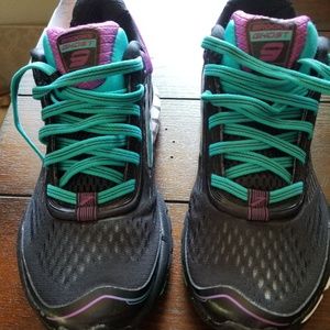 Brooks Ghost 9 running shoes size 7 NWT in box